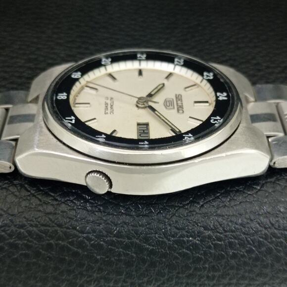 Vintage 1974 Seiko Automatic Mens Silver Watch W/daydate & White accents - Picture 5 of 10